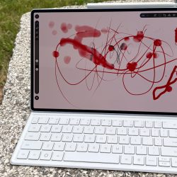Are you looking for a tablet for college? This one has a stylus, keyboard and costs PLN 1,899