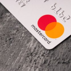 Mastercard has reinvented paying. A bit of magic and a limit of PLN 800
